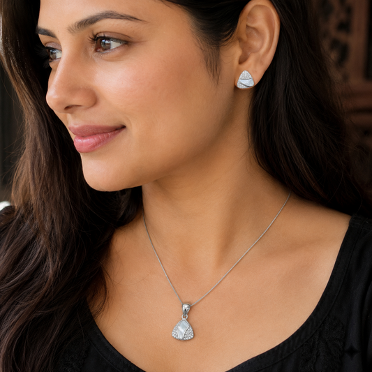 Luminous Pearlescent Shield 925 Silver Pendant & Earring Set